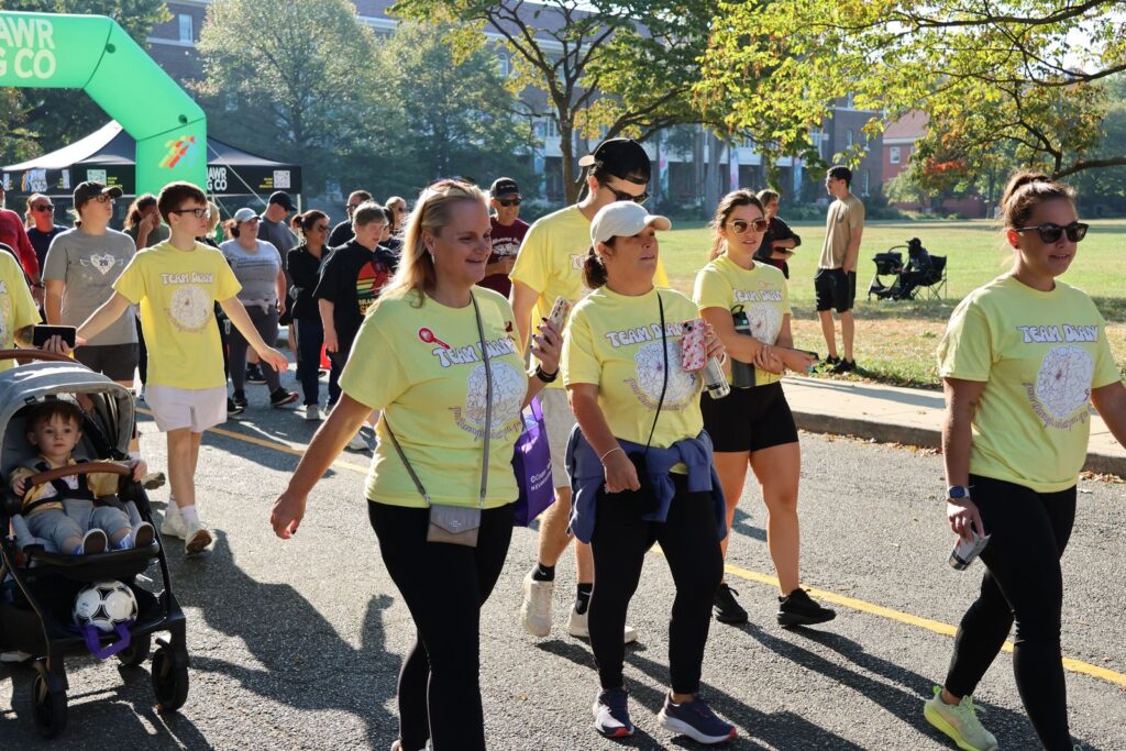 Image of 5k walkers starting the 5k race.